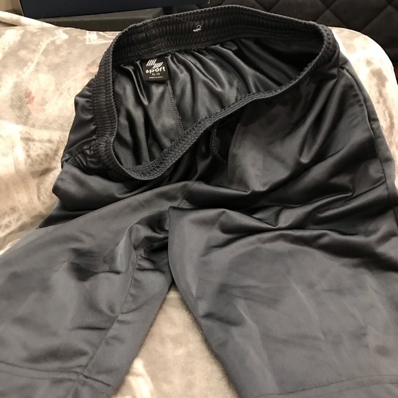 Place shorts - Picture 1 of 3